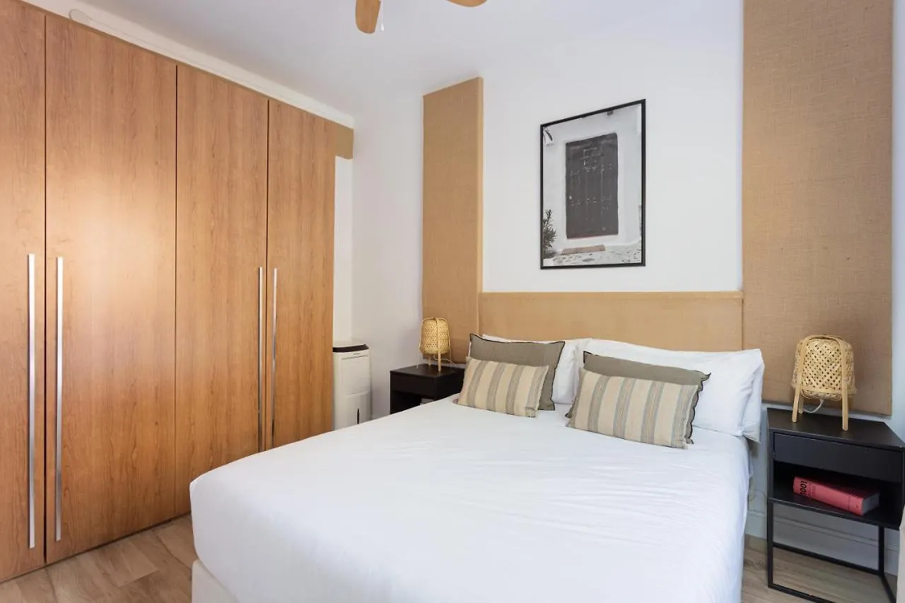 Stylish 3 Bedroom Apartment Barcelona