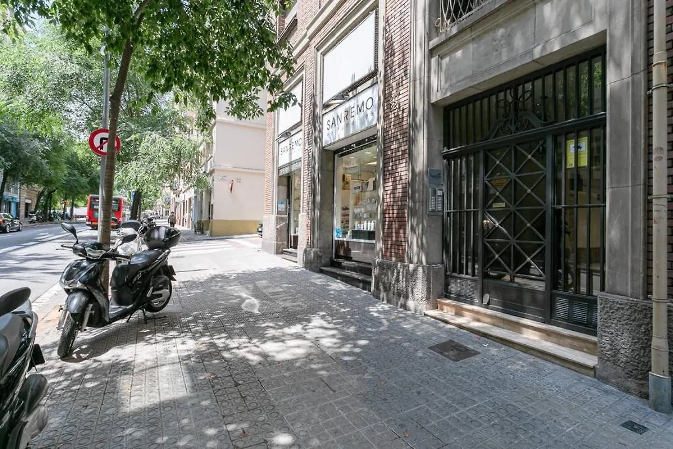 Stylish 3 Bedroom Apartment Barcelona