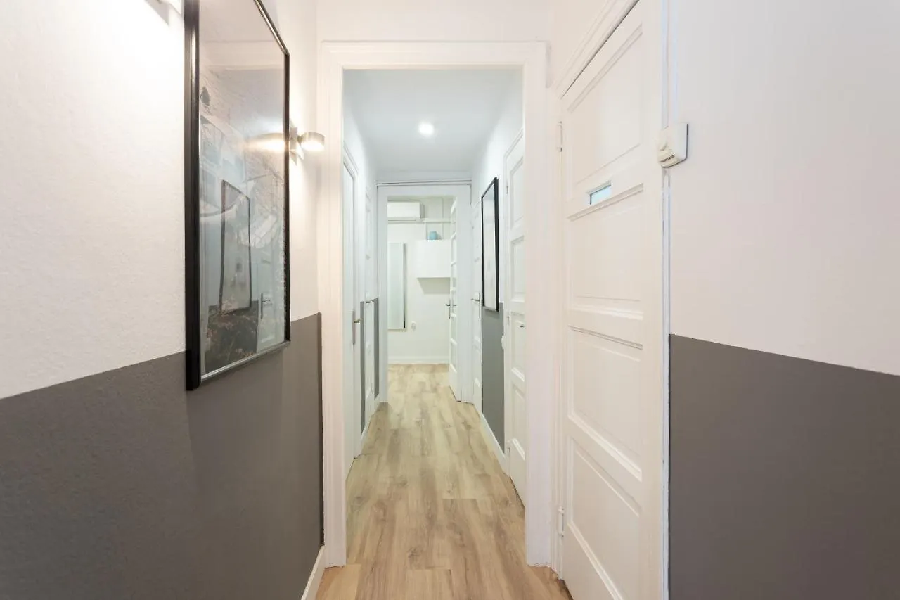 Stylish 3 Bedroom Apartment Barcelona