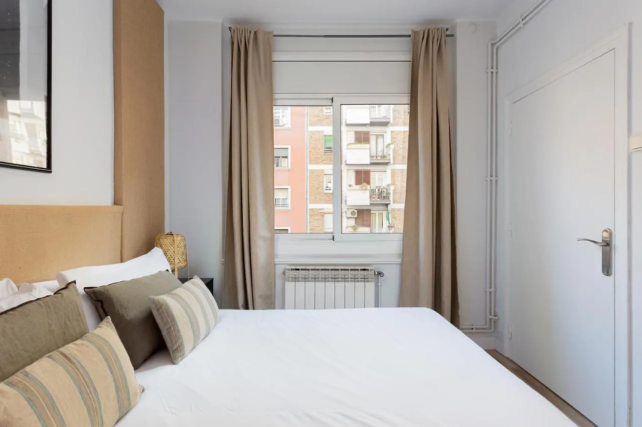 Stylish 3 Bedroom Apartment Barcelona