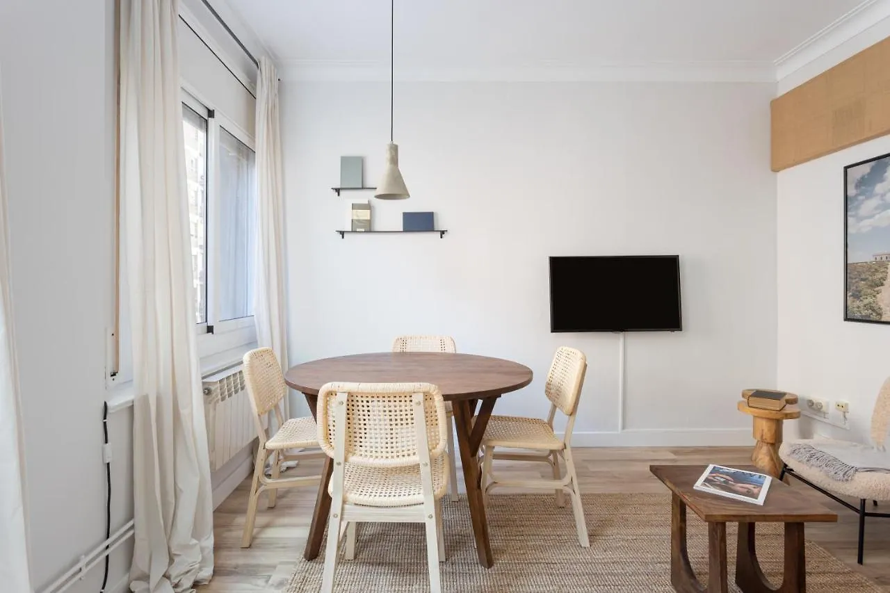 Stylish 3 Bedroom Apartment Barcelona